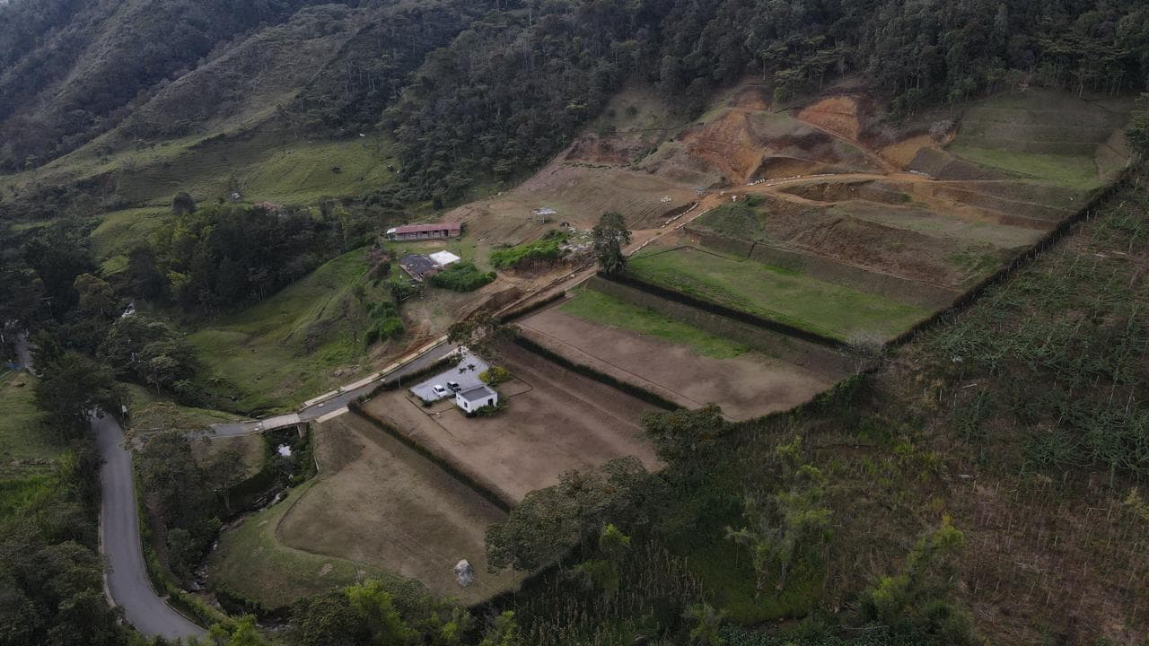 Bogotá Development Lot: Prime downtown half-lot, build-ready in Colombia's capital